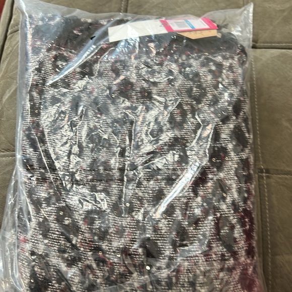 Vince Camuto sequined Boucle sweater wrap - Picture 4 of 6